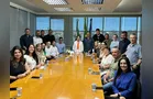 Elizabeth se reúne com equipe de governo após cerimônia de posse