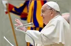 Papa Francisco está fora de 'perigo iminente', mas alta é incerta