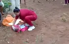Bebê abandonado é atacado por animal, sofre amputações e fica em estado grave