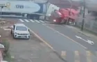 Câmera registra acidente entre dois caminhões no bairro Uvaranas; veja