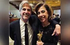 Fernanda Torres posa com estatueta do Oscar e Walter Salles: 'Ainda estamos aqui comemorando'