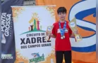 Menino de PG se destaca e é campeão de xadrez dos Campos Gerais