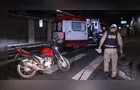 Câmera flagra colisão entre carro e motocicleta no Centro de PG; veja vídeo