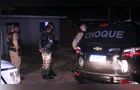 Homens pulam janela de casa e atiram contra morador em PG