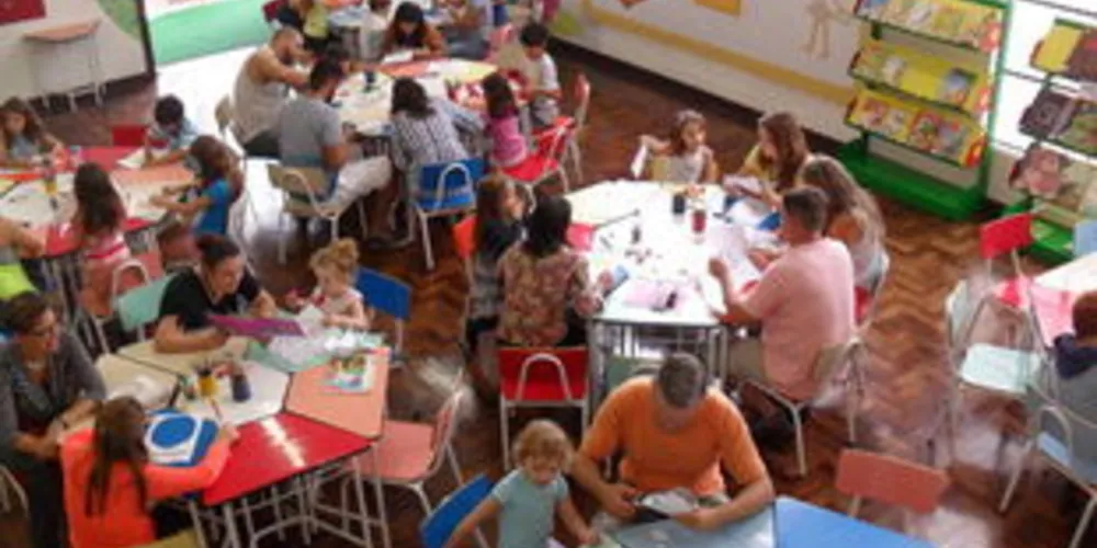 A Biblioteca Pública do Paraná promove nesse mês uma série de atividades durante a Semana do Livro Infantil.
