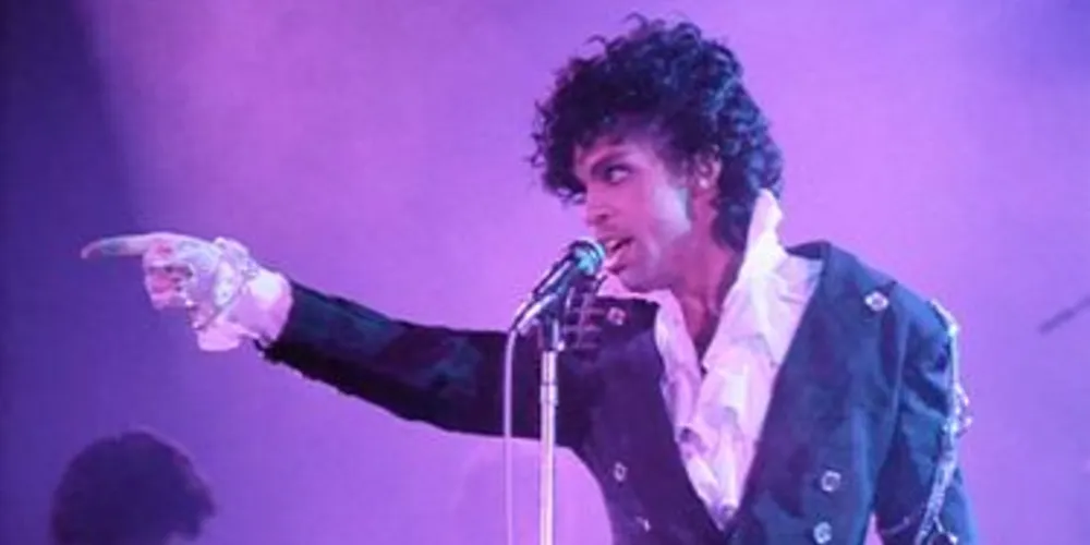 Imagem ilustrativa da imagem Cantor Prince é encontrado morto nos EUA