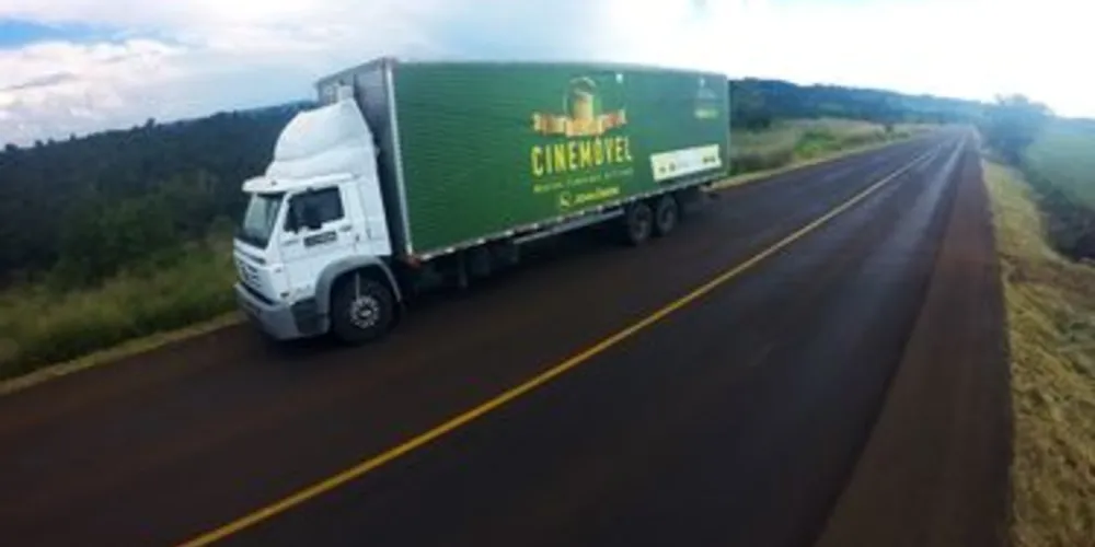 Imagem ilustrativa da imagem Castro recebe cinema gratuito pela Mostra Itinerante de Filmes John Deere
