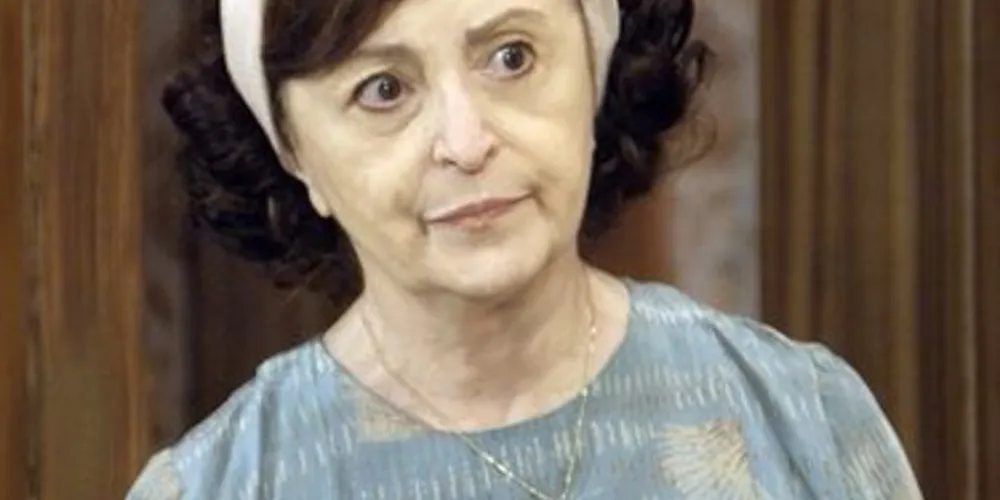 Imagem ilustrativa da imagem Camélia anuncia a Candinho que Filomena deixou a pensão