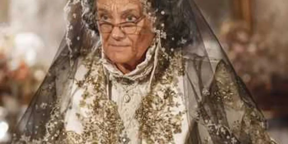 Imagem ilustrativa da imagem Encarnação aconselha Tereza a revelar a Miguel que Santo é seu pai