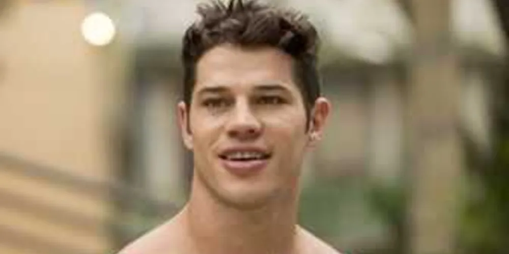 Imagem ilustrativa da imagem Adônis gasta o dinheiro que Nair lhe deu para pagar os estudos