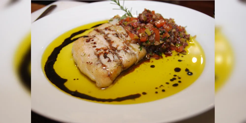 Imagem ilustrativa da imagem Saiba como preparar um delicioso robalo mediterrâneo