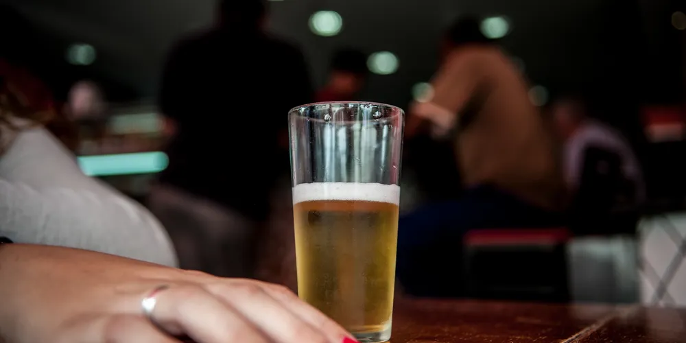 Imagem ilustrativa da imagem Psiquiatra alerta para perigos do excesso de álcool nas festas de fim de ano
