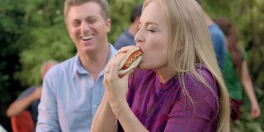 Imagem ilustrativa da imagem Contrato milionário faz Angélica voltar a comer carne