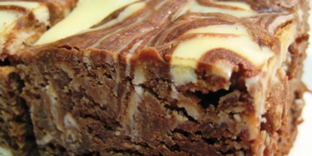 Imagem ilustrativa da imagem Aprenda uma receita fácil de brownie com cream cheese