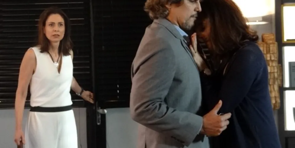 Imagem ilustrativa da imagem Maria Inês e Marcelo são flagrados em momento íntimo