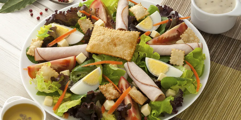 Imagem ilustrativa da imagem Saladas com toque de pastel é a cara do verão