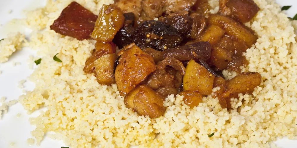 Imagem ilustrativa da imagem Aprenda a fazer um delicioso couscous marroquino agridoce