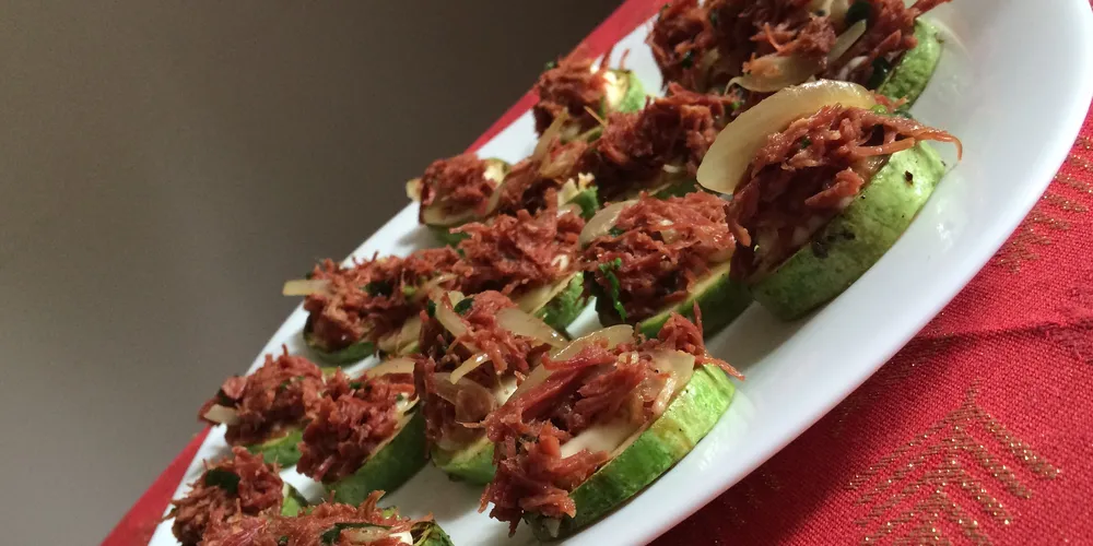 Imagem ilustrativa da imagem Aprenda a fazer deliciosos canapés de abobrinha com carne seca