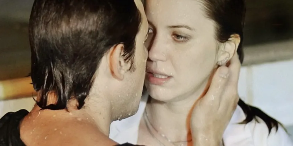 Imagem ilustrativa da imagem Laura arma para Caíque e o clima esquenta