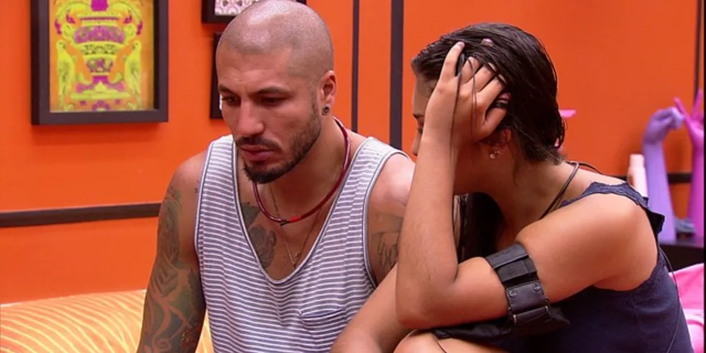 Imagem ilustrativa da imagem Após noite de carícias, Fernando pede: 'Vamos tentar nos ajudar'