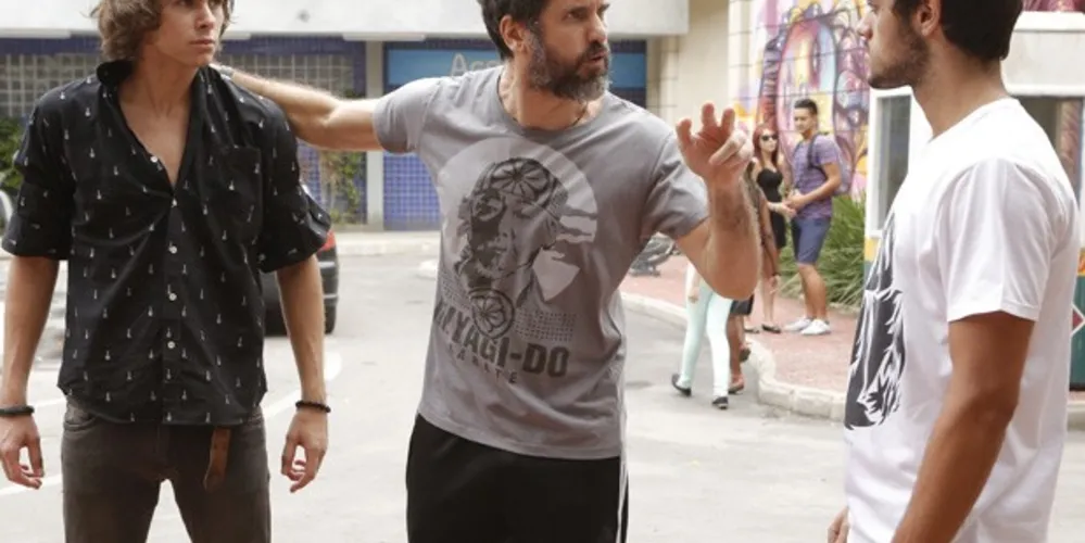 Imagem ilustrativa da imagem Malhação: Gael corre para defender Pedro
