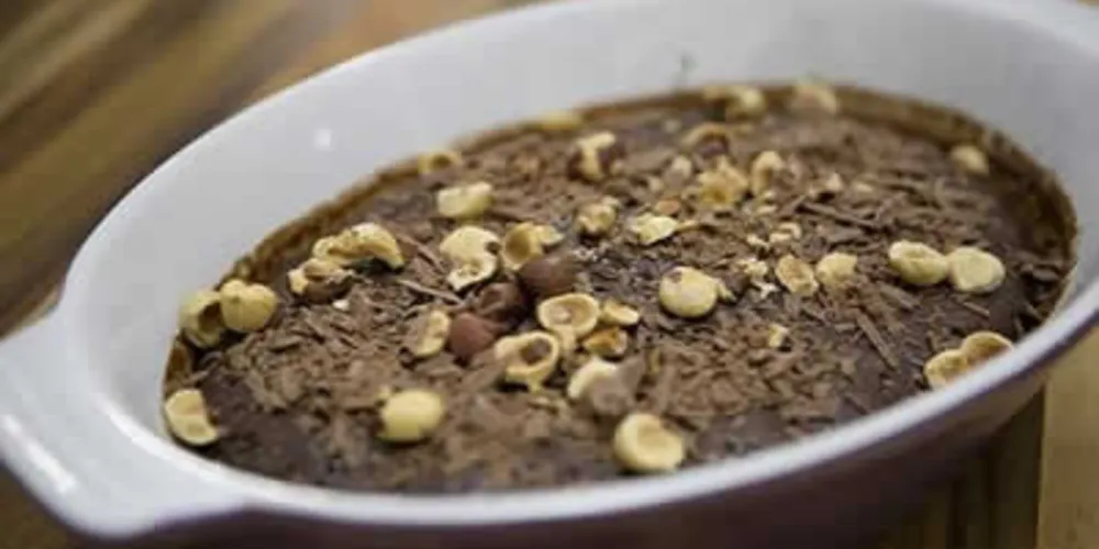 Imagem ilustrativa da imagem Sem tempo? Cake de avelã e chocolate de micro-ondas leva 3 minutos