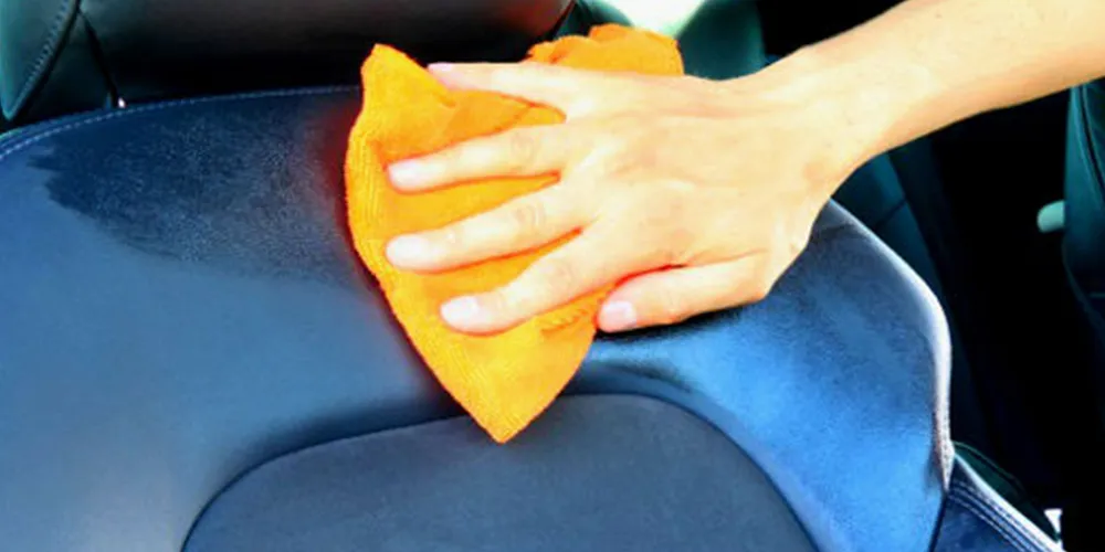Imagem ilustrativa da imagem Aprenda a tirar manchas do carro com receitas caseiras
