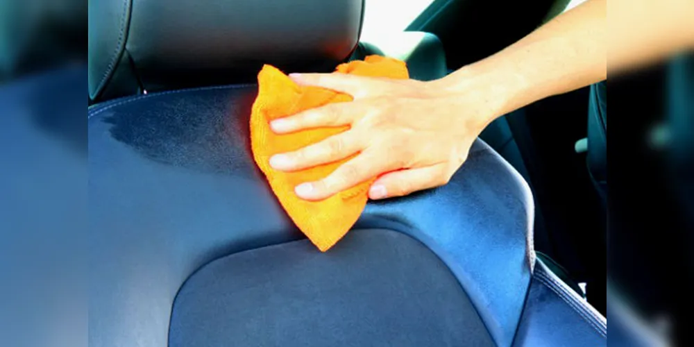 Imagem ilustrativa da imagem Aprenda a tirar manchas do carro com receitas caseiras