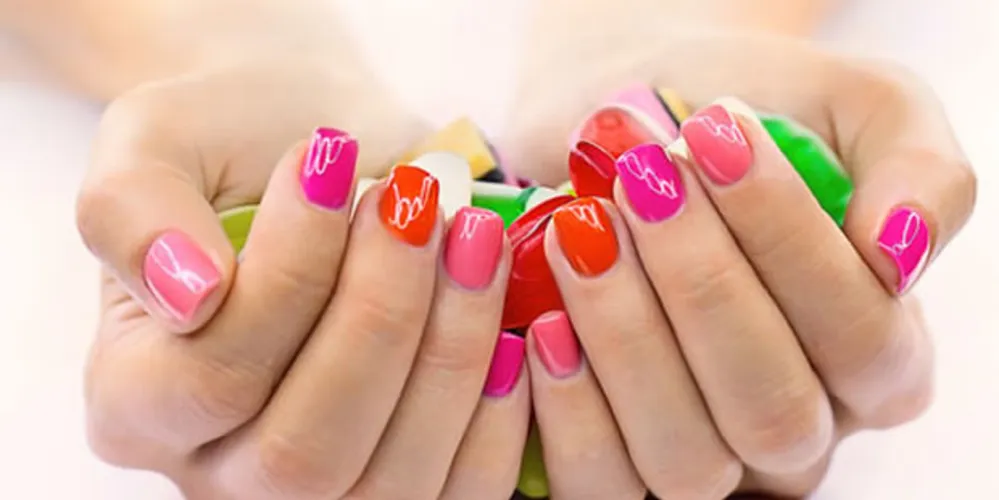 Imagem ilustrativa da imagem Inovação, acabamento e desenhos: esmaltes são os novos acessórios