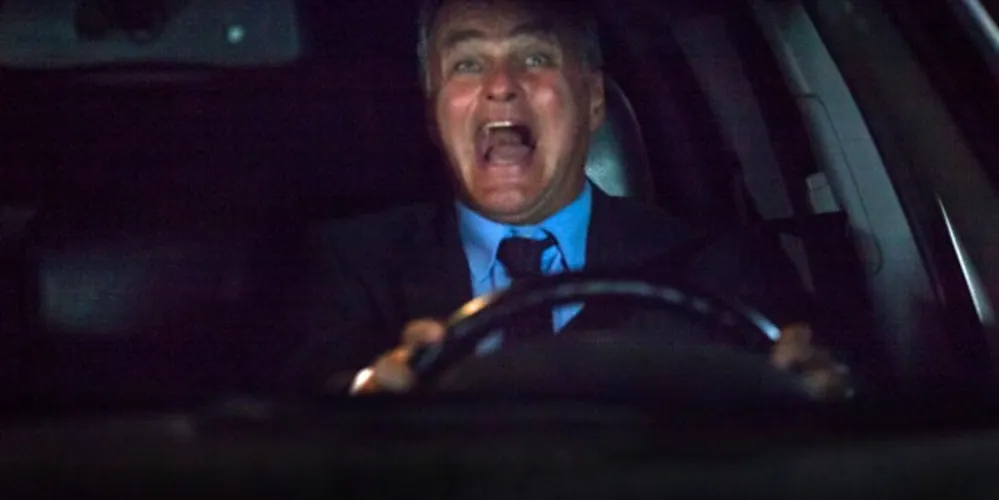 Imagem ilustrativa da imagem Carro de Pedro cai em uma ribanceira e explode