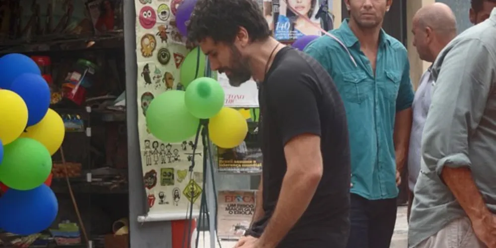Imagem ilustrativa da imagem Lobão arma para que Gael seja preso