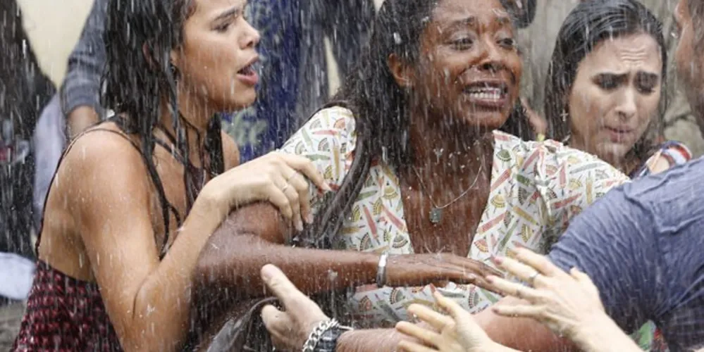 Imagem ilustrativa da imagem Desastre em Paraisópolis deixa crianças soterradas e comunidade em pânico