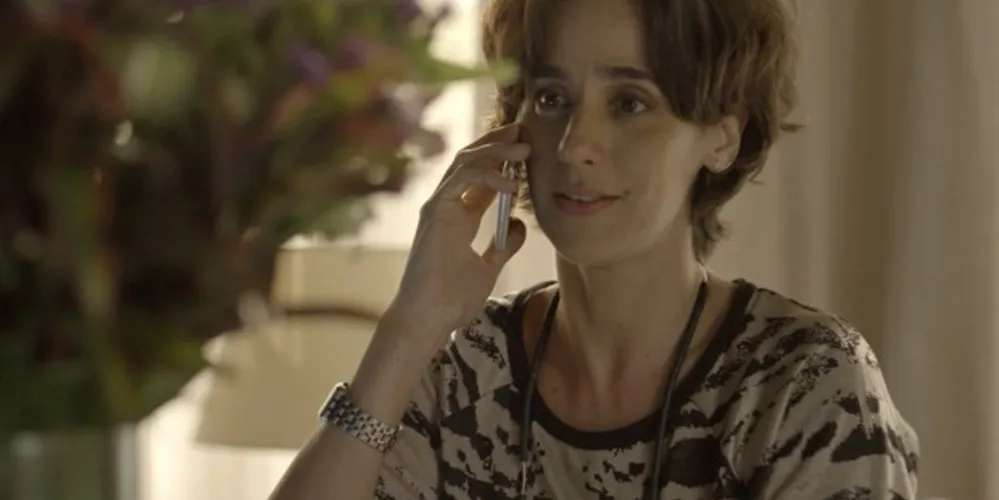 Imagem ilustrativa da imagem SETE VIDAS: Traição? Isabel recebe flores de Luís