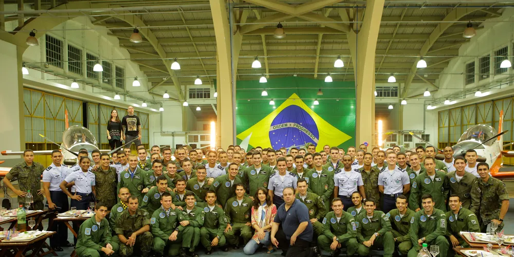 Imagem ilustrativa da imagem Masterchef: participantes cozinham para cadetes da FAB