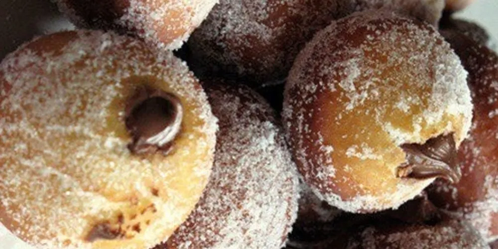 Imagem ilustrativa da imagem Experimente! Bolinho de chuva com recheio de Nutella!