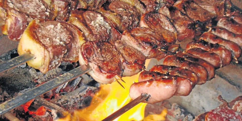 Imagem ilustrativa da imagem Pesquisa aponta churrasco como prato favorito dos brasileiros