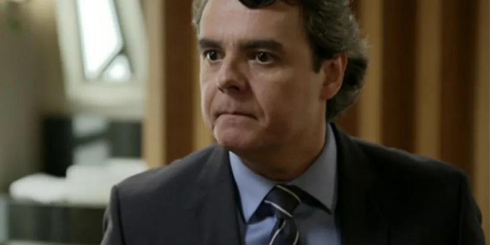 Imagem ilustrativa da imagem Evandro vê seu relógio no pulso de Murilo e fica revoltado