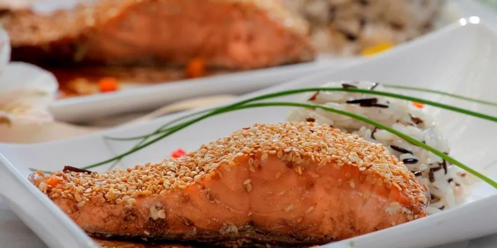 Imagem ilustrativa da imagem Dia dos Namorados: exercícios a dois e cardápio com salmão