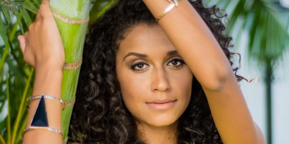 Imagem ilustrativa da imagem Glamour! Assistente de palco indica 'bijus' para montar looks modernos