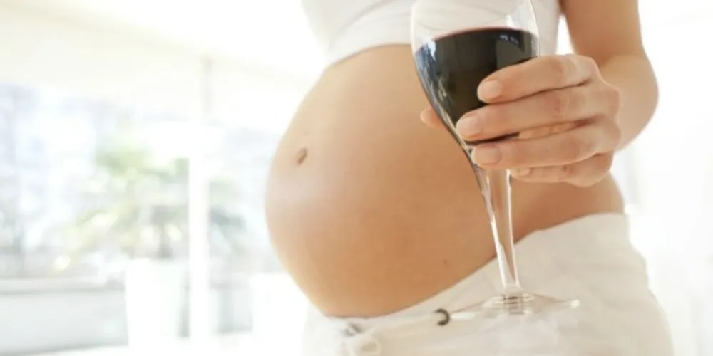 Imagem ilustrativa da imagem Etilismo na gestação: riscos para a mãe e o bebê