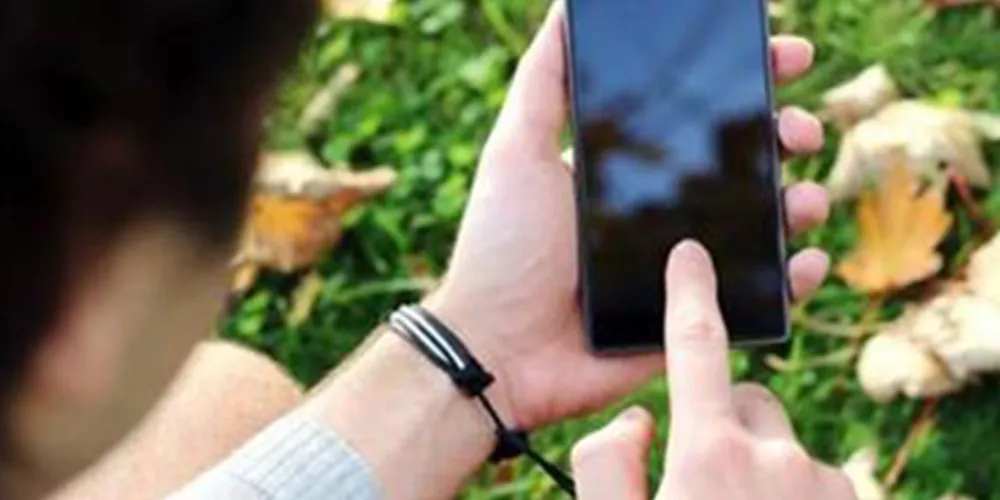 Imagem ilustrativa da imagem Celular é usado por 82% dos jovens para acessar a internet