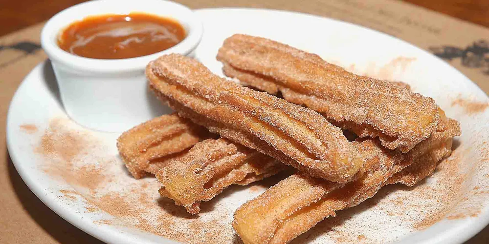 Imagem ilustrativa da imagem Aprenda essa receita muito fácil de churros caseiro