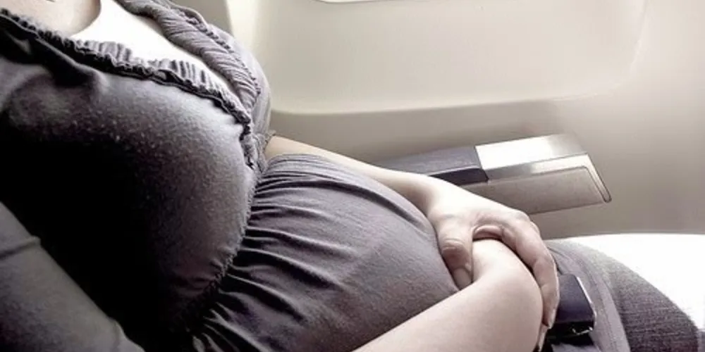 Imagem ilustrativa da imagem Até quando a grávida pode viajar de avião?