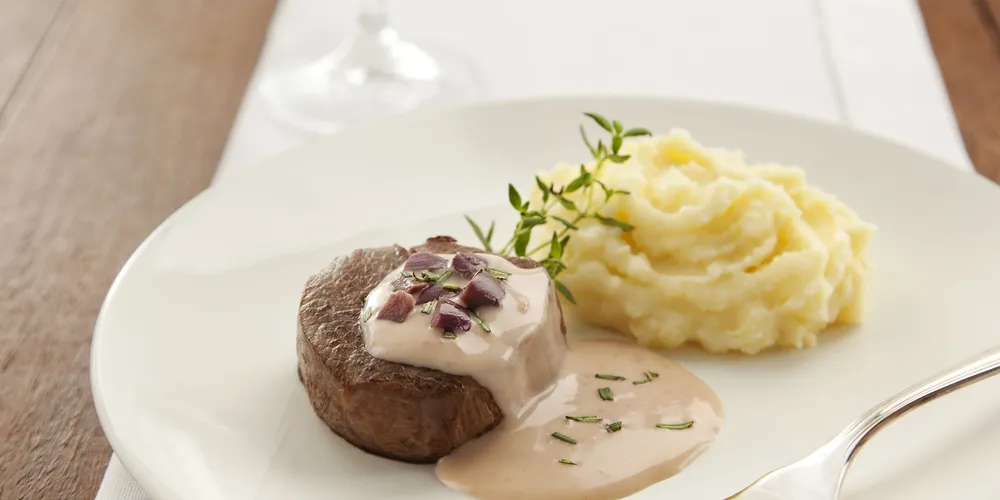 Imagem ilustrativa da imagem Medalhão de filé ao parmesão para o almoço do Dia dos Pais