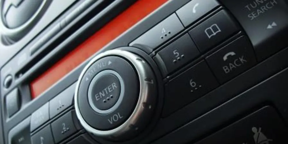 Imagem ilustrativa da imagem Som alto no carro implica em perda auditiva e até surdez