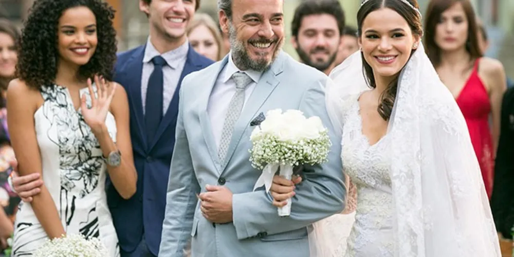 Imagem ilustrativa da imagem Lá vem a noiva! Mari chega ao casamento com Juju