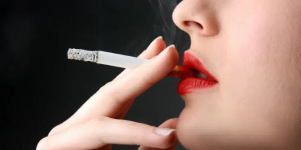 Imagem ilustrativa da imagem Cigarro e má alimentação pioram a celulite?
