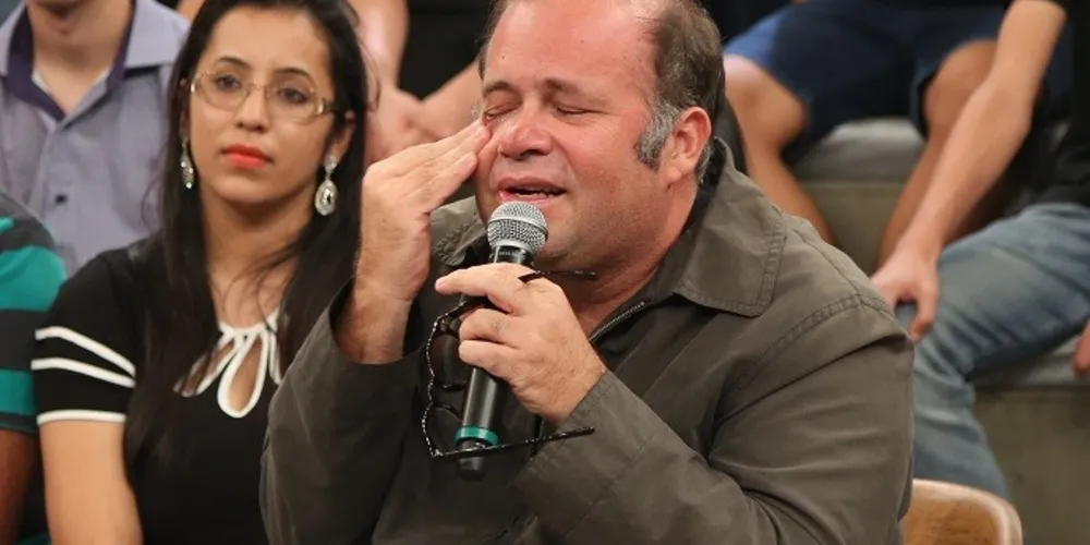 Imagem ilustrativa da imagem Otávio Müller se emociona com Luan Santana no 'Altas Horas'