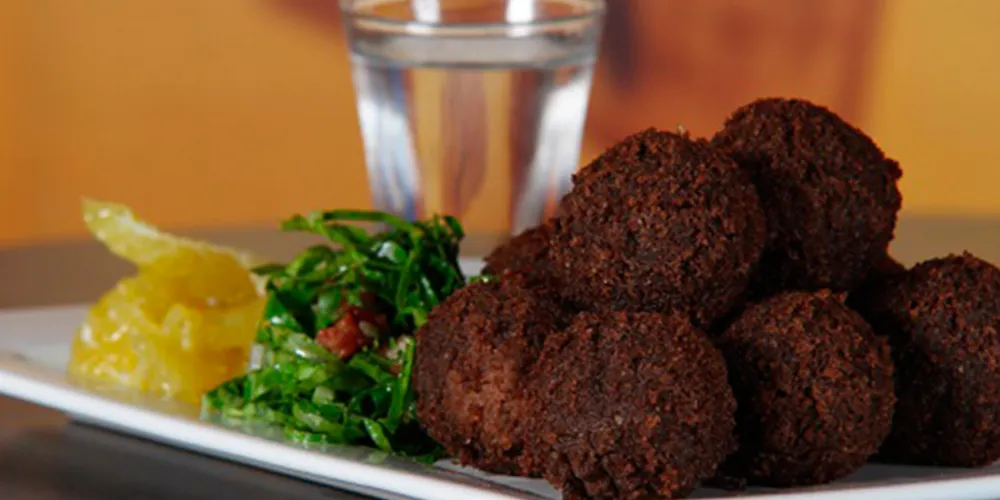 Imagem ilustrativa da imagem Bolinho de feijoada é ideal para comer com chope