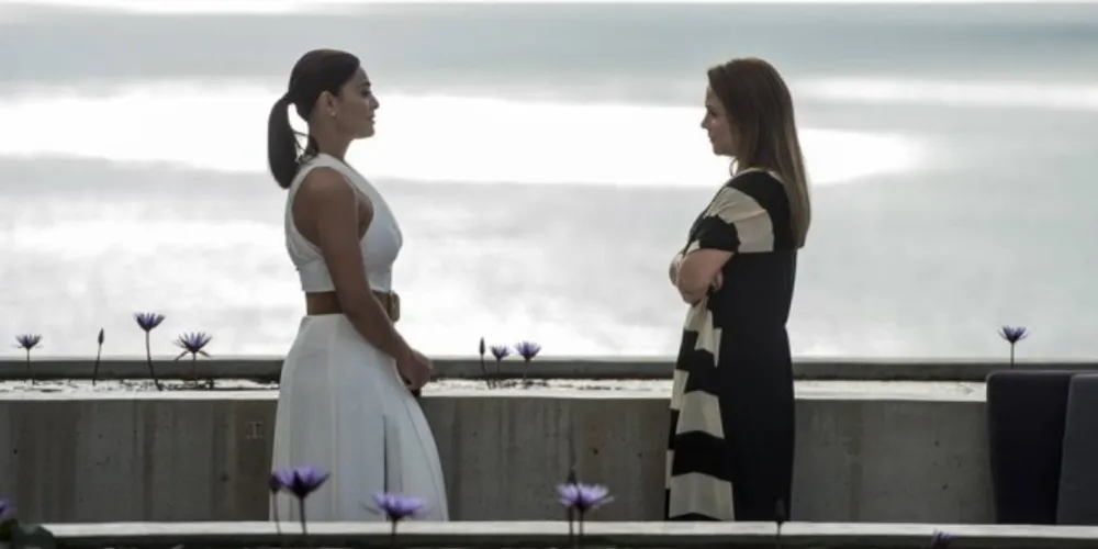 Imagem ilustrativa da imagem Carolina e Lili decidem realizar um concurso de beleza